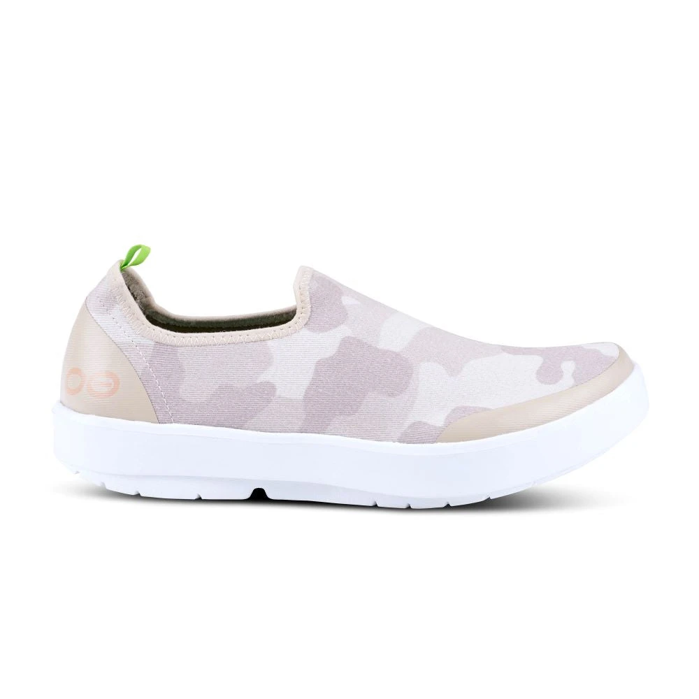 'OOFOS' Women's OOmg eeZee Low Shoe - White / Tan Camo 'OOFOS' Women's OOmg EeZee Low Shoe - White / Tan Camo -Outdoor Apparel Shop