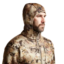 'Sitka' Men's Traverse Hoody - Optifade Waterfowl : Marsh -Outdoor Apparel Shop IMG SITKA WL 2022 600026 WL Traverse Hoody Optifade Waterfowl 592p Studio 02257 1024x1024@2x