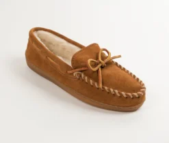 'Minnetonka' Men's Pile Lined Hardsole Moc Slipper - Brown (Ext. Sizes)